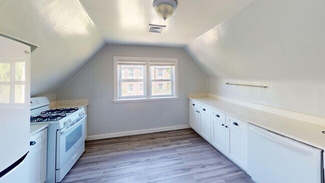 Building Photo - 610 Orange St