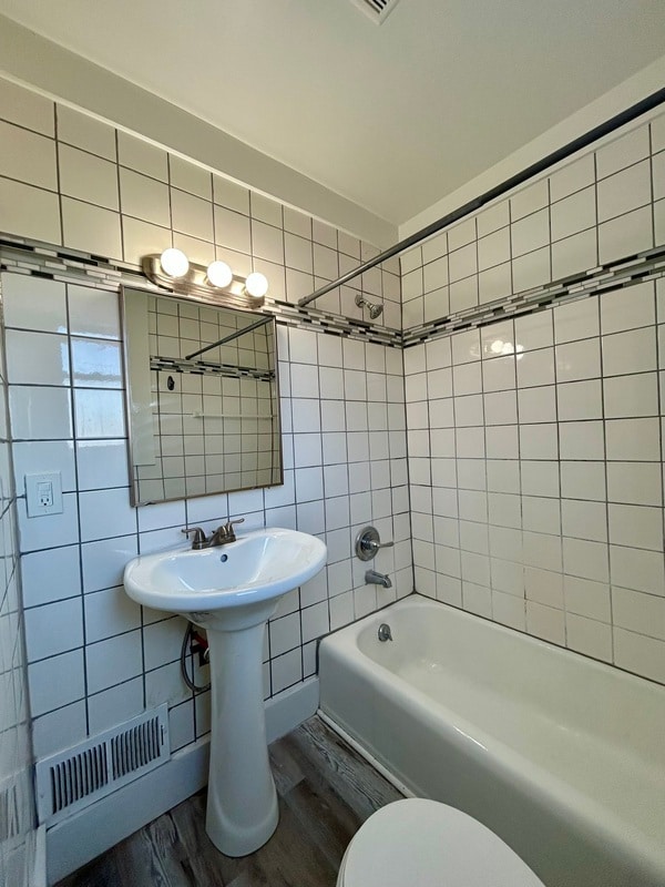 Primary Photo - 82 Poplar St