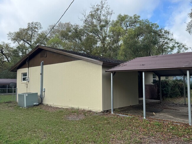 Building Photo - Charming 4 Bedroom, 1 Bathroom Home in Orange City!!