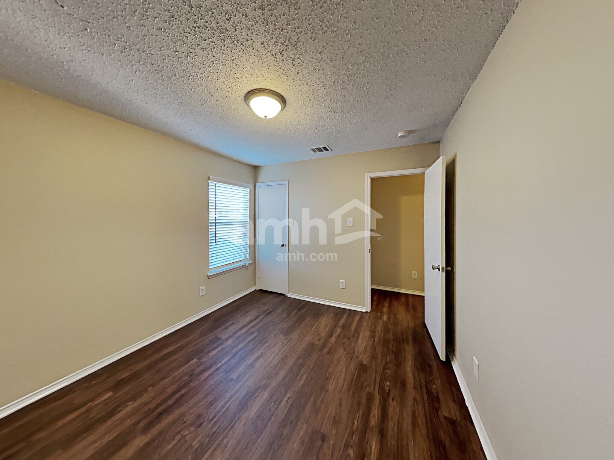 Building Photo - 10916 Fawn Valley Dr