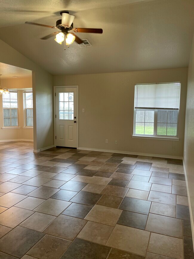 Building Photo - 9457 Magnolia Wood Dr