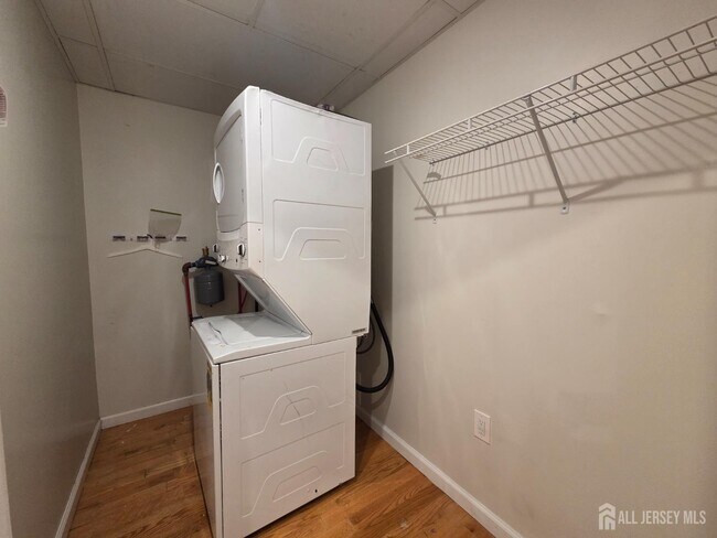 Building Photo - 120 Georges Rd