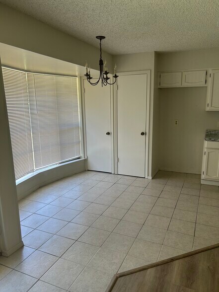 Building Photo - 540 Sierra Blanca Dr