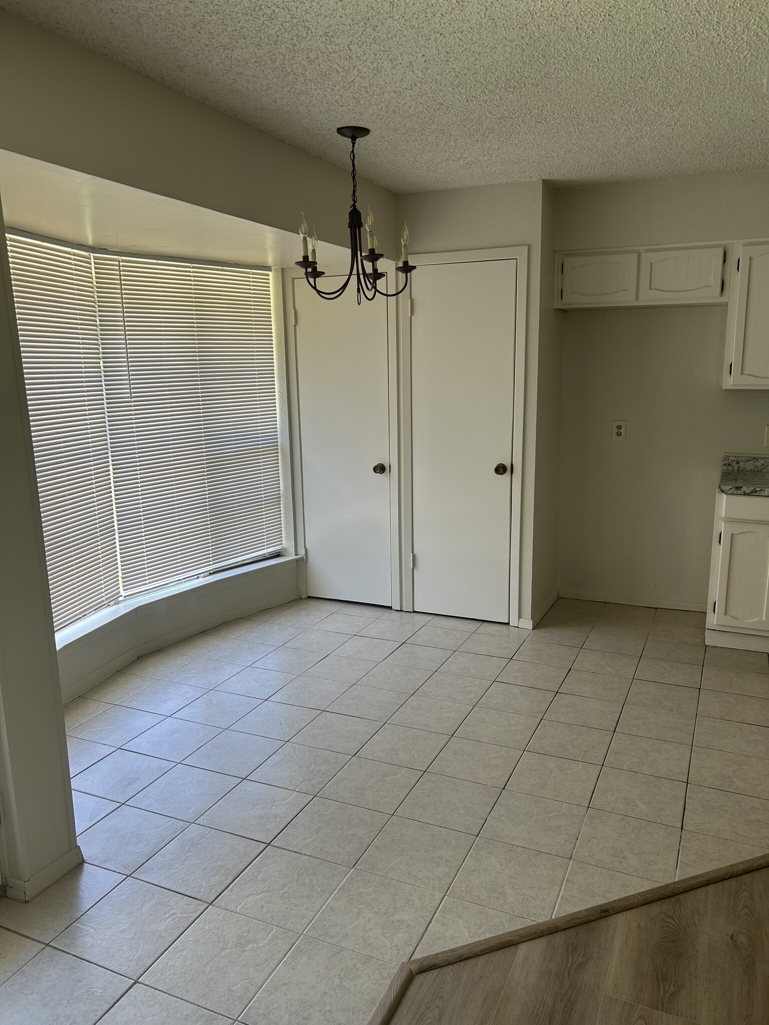 Building Photo - 540 Sierra Blanca Dr