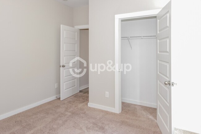 Building Photo - Fantastic 3bd/2ba home! Let yourself in!