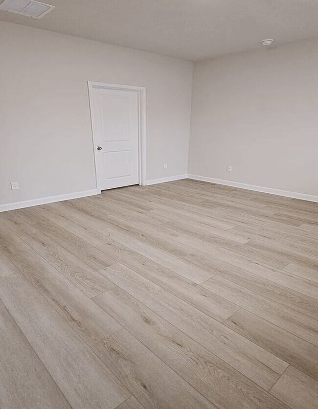Building Photo - A Place to Call Home in Cypress Ridge 3 Bedroom Rental
