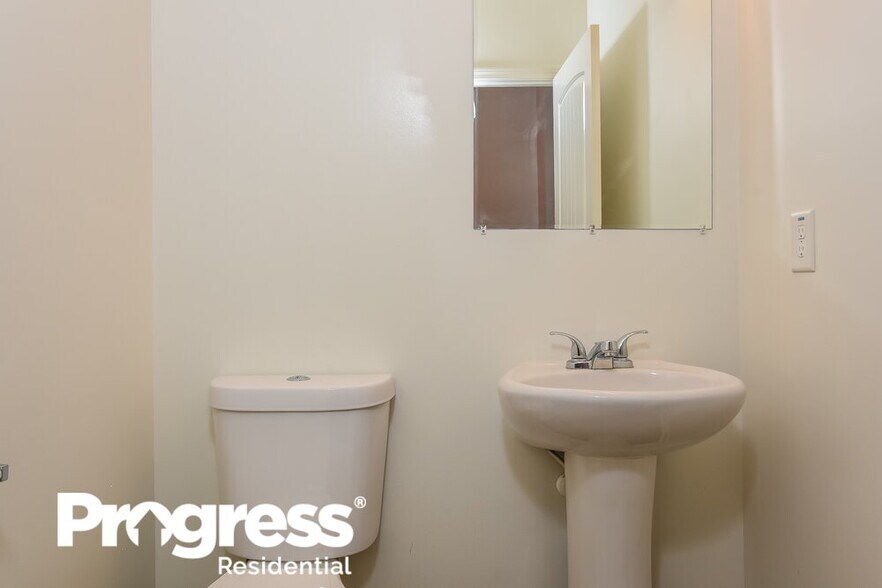 Building Photo - 222 Westridge Cir