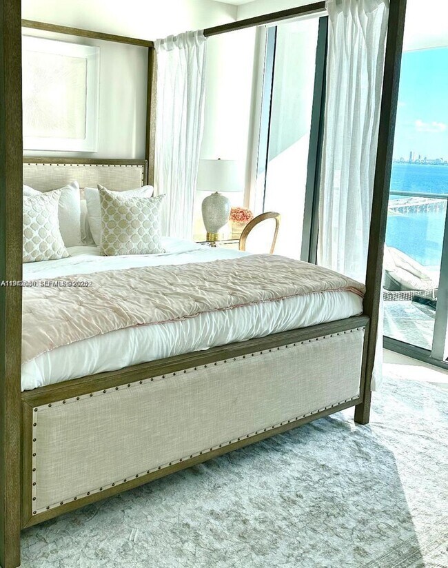 Building Photo - 3131 NE 7th Ave