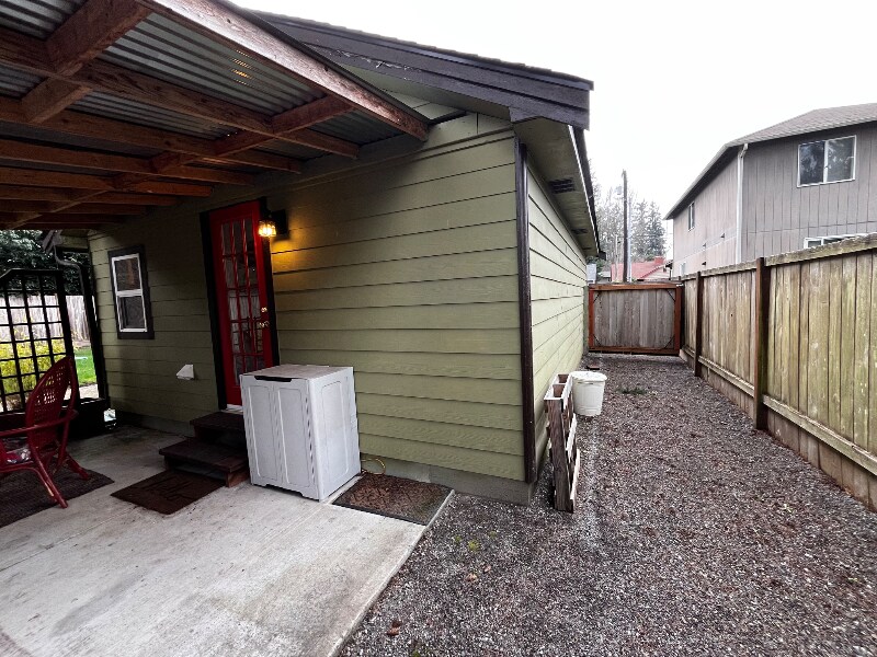 Building Photo - 2219 Bush Ave NW