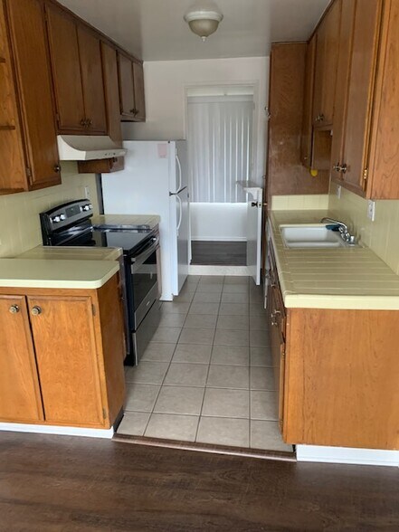 Kitchen - 901 N Cedar St