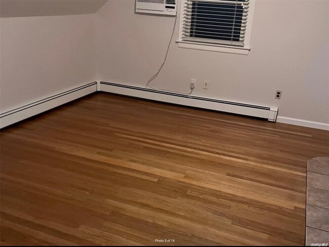 Building Photo - 24 Deepdale Dr