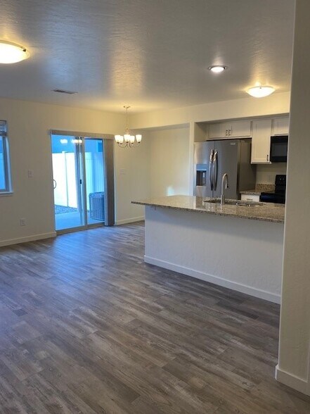 Building Photo - 2473 Wolcott Ave