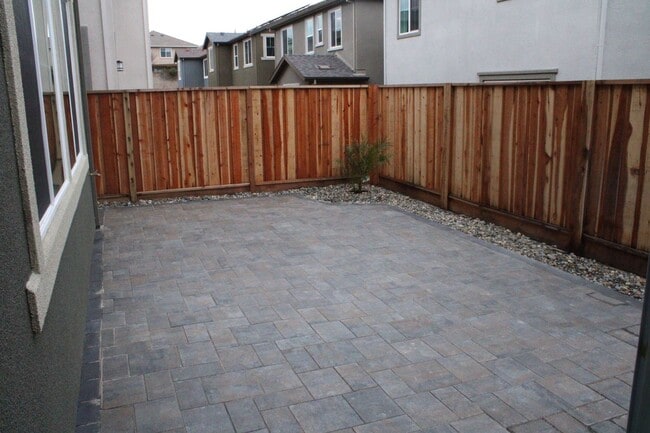 Building Photo - 4 Bedroom / 3 Bath House with Solar in San Marco Community-Close to Bart!