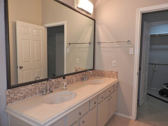 Building Photo - 4427 Wavertree Dr
