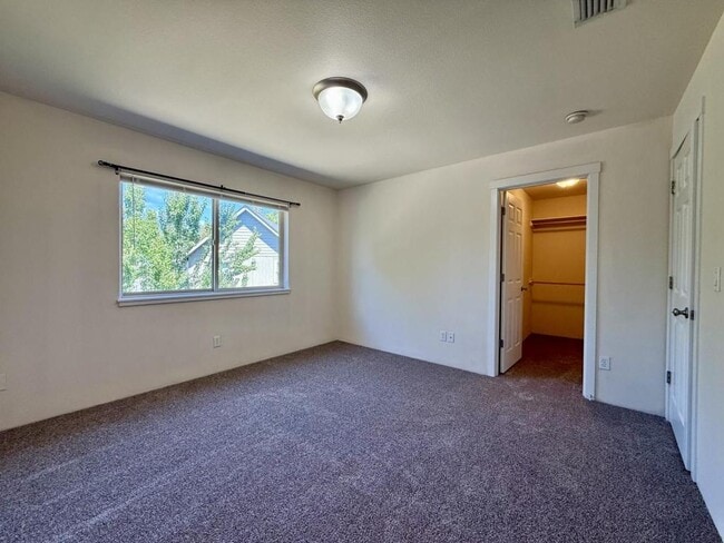 Building Photo - 2149 NW Tara Ln