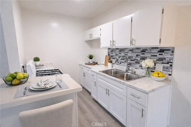 Building Photo - 1807 W Sumac Ln