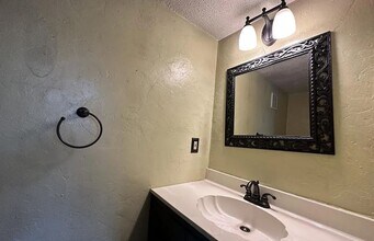 Building Photo - Spacious Brick split-level  home