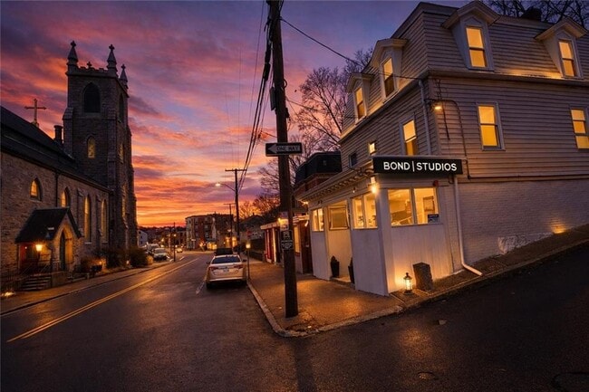 Building Photo - 212-212 N Main St