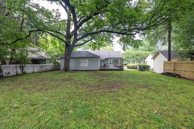 Building Photo - 537 Eastbourne Pl