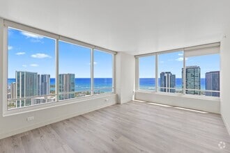 Building Photo - Convenient Urban Living!