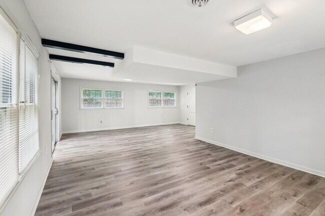 Building Photo - 2600 Lantern Ln