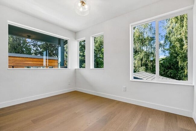 Building Photo - Fresh AIR CONDITIONED Arbor Lane Beauty!