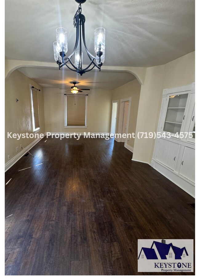 Building Photo - Charming Pet Friendly House 2 Bedroom/1.5 Bathroom/Oversized Garage $1500/$1500