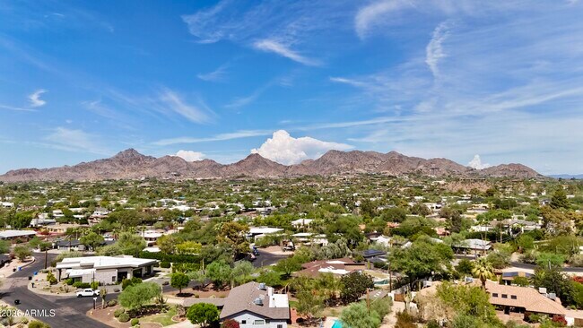 Building Photo - 4440 E Camelback Rd