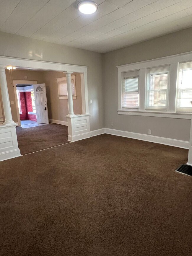 Building Photo - 400 N Grant Ave