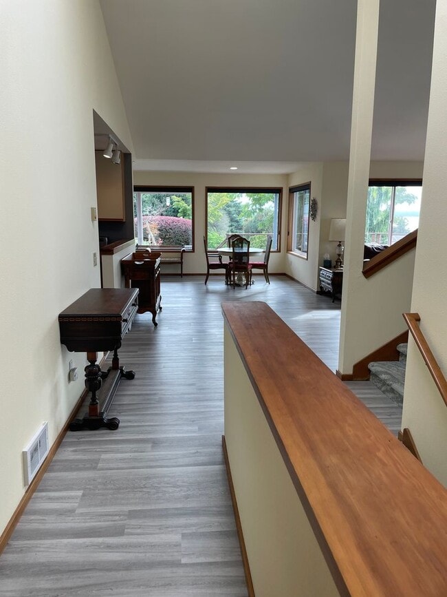 Building Photo - Windmill Heights Home With Community Beach...