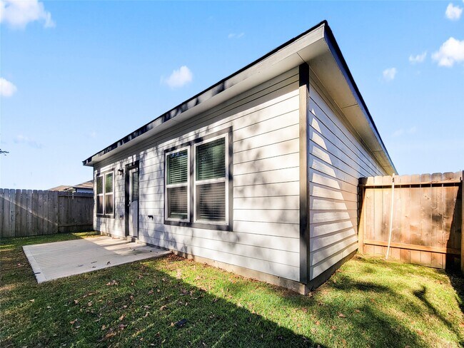 Building Photo - 16954 Pandora Wy