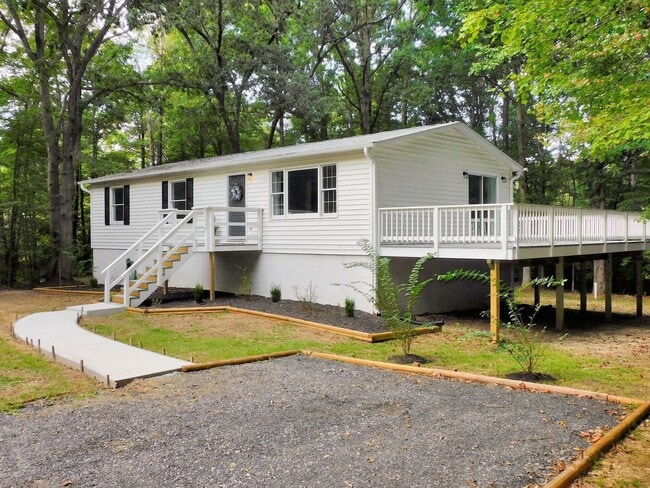Building Photo - 4225 Robinson Rd