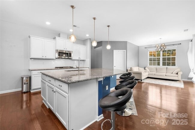 Building Photo - 5829 Dinsmore Ln