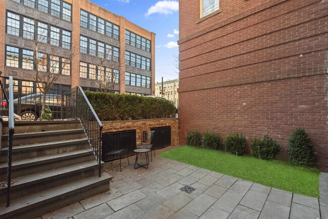 Building Photo - 86 Essex St