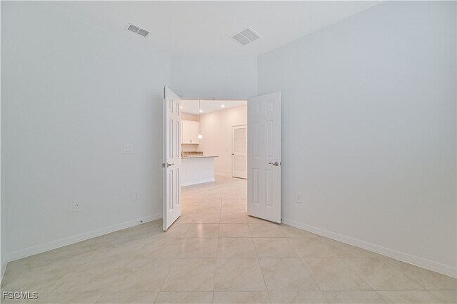 Building Photo - 4466 Dutchess Park Rd