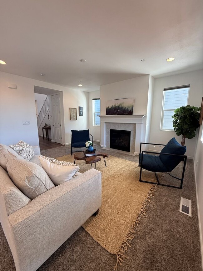 Building Photo - Hogan Heights Community 4 Bed 3.5 Bath