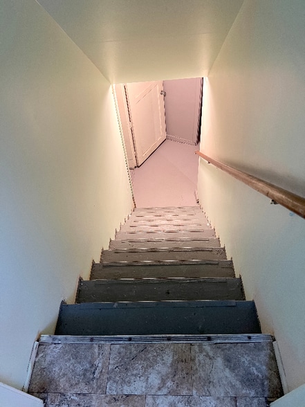 Building Photo - 2215 45th Ave NE