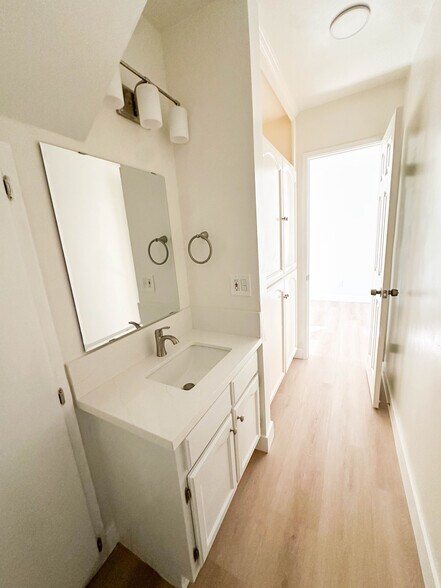 guest bath - 2224 Curtis Ave