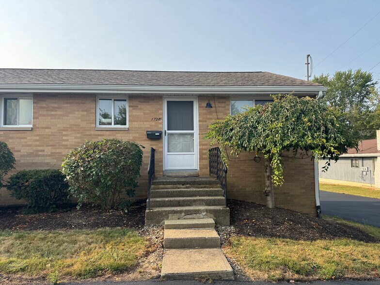 Building Photo - 1728 Rosemont Rd