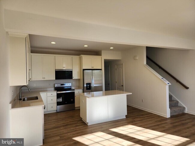 Building Photo - 437 Hillsdale Pl