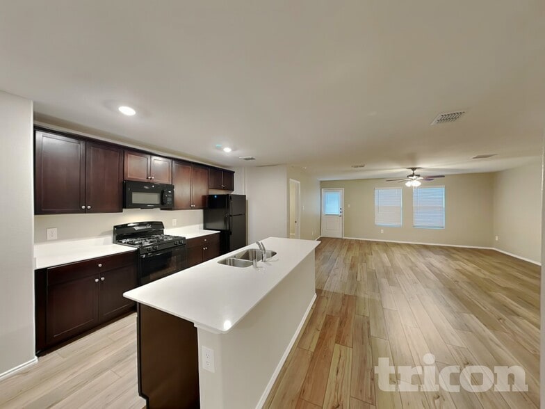 Building Photo - 1001 Odlozil Ln