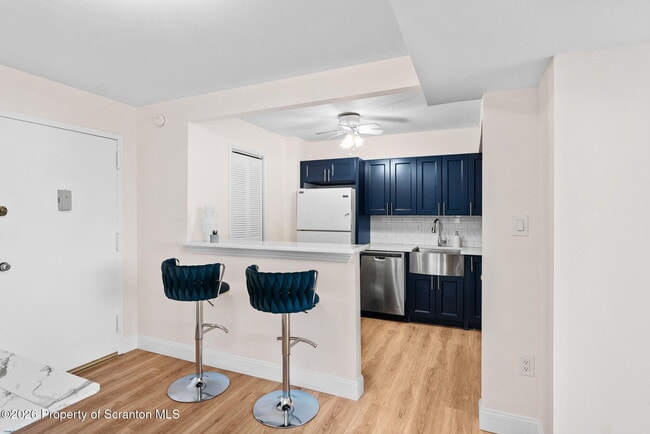 Building Photo - 220 Linden St