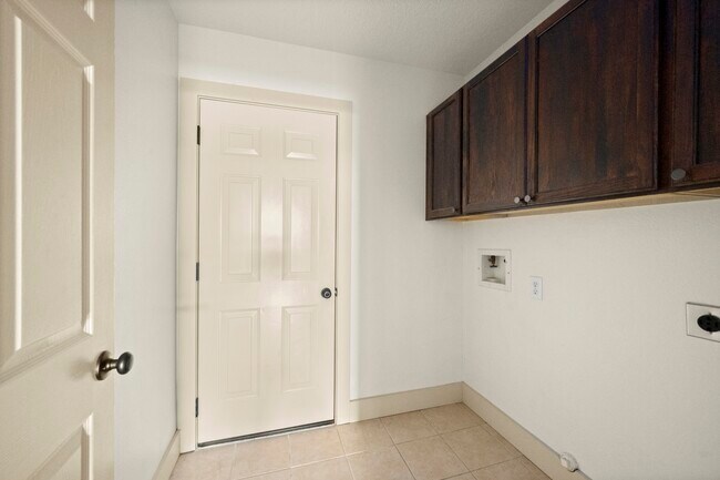 Building Photo - 1243 Willow Branch Dr