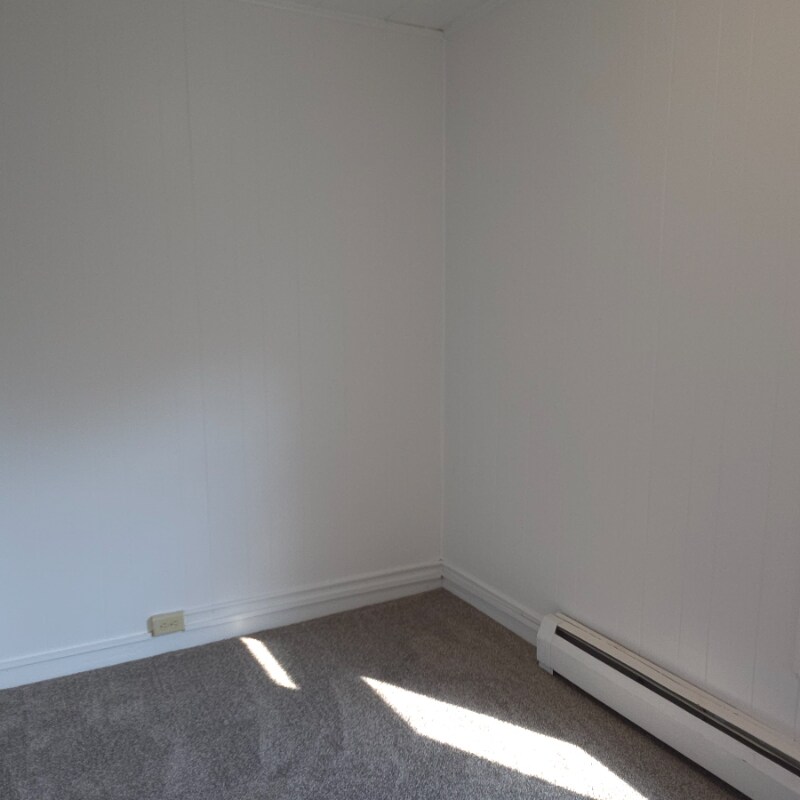 Building Photo - 19-21-21 Mcdougall Ave