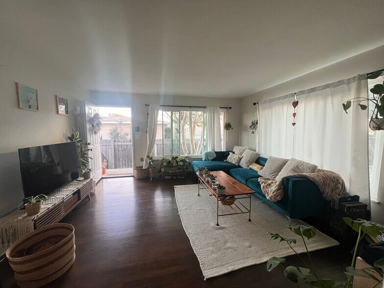 Building Photo - 67 College Dr