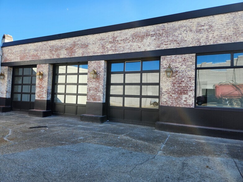Building Photo - 501 Main St S