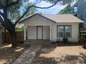 Building Photo - 2/1 Bungalow Close to Campus!