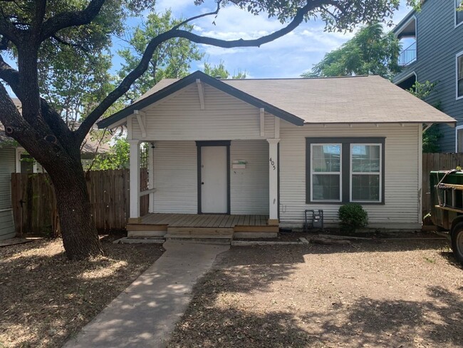 Primary Photo - 2/1 Bungalow Close to Campus!