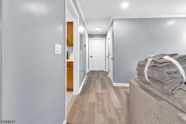 Building Photo - 237 Rose St