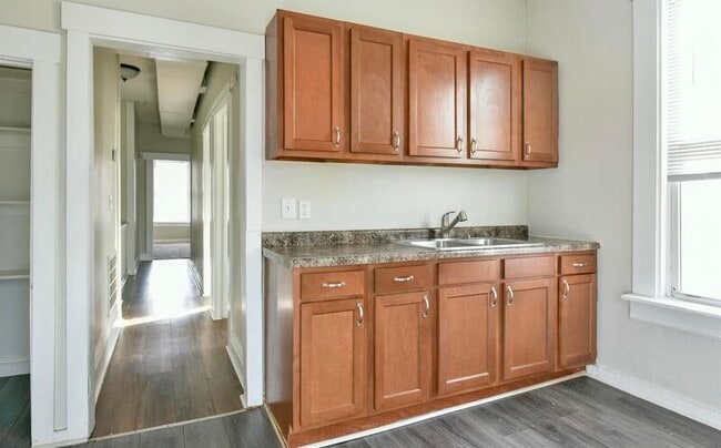 Building Photo - 536 S 30th St